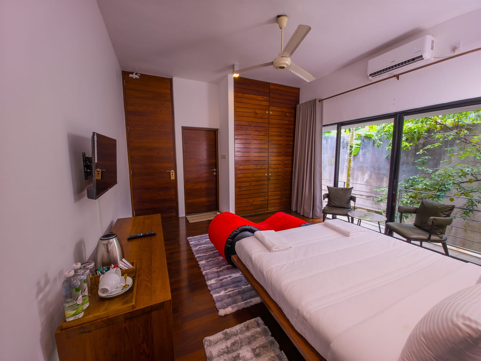 Superior Room with bed, TV, wardrobe, and balcony seating
